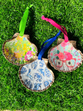 Load image into Gallery viewer, Bunny Chinoiserie Shell