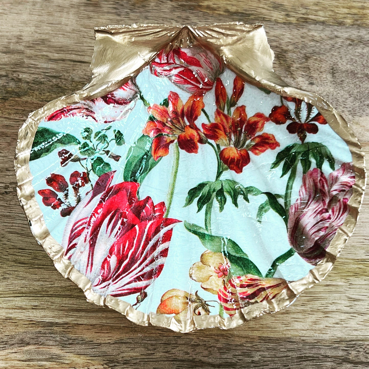 Elegant Tulips Shell