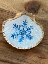Load image into Gallery viewer, Snowflakes Hanging Shells