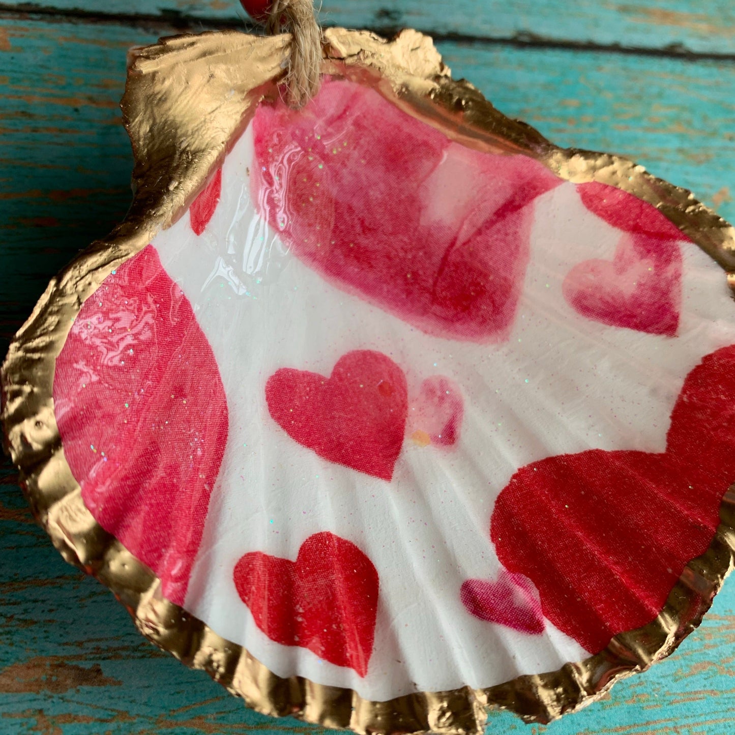 Watercolor Hearts Hanging Shell