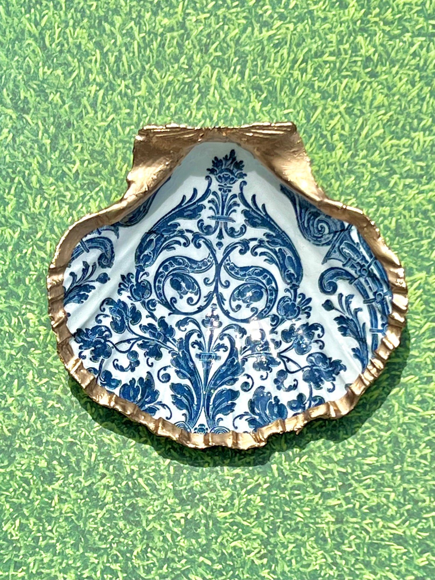 Grandeur Blue & White Trinket Shell