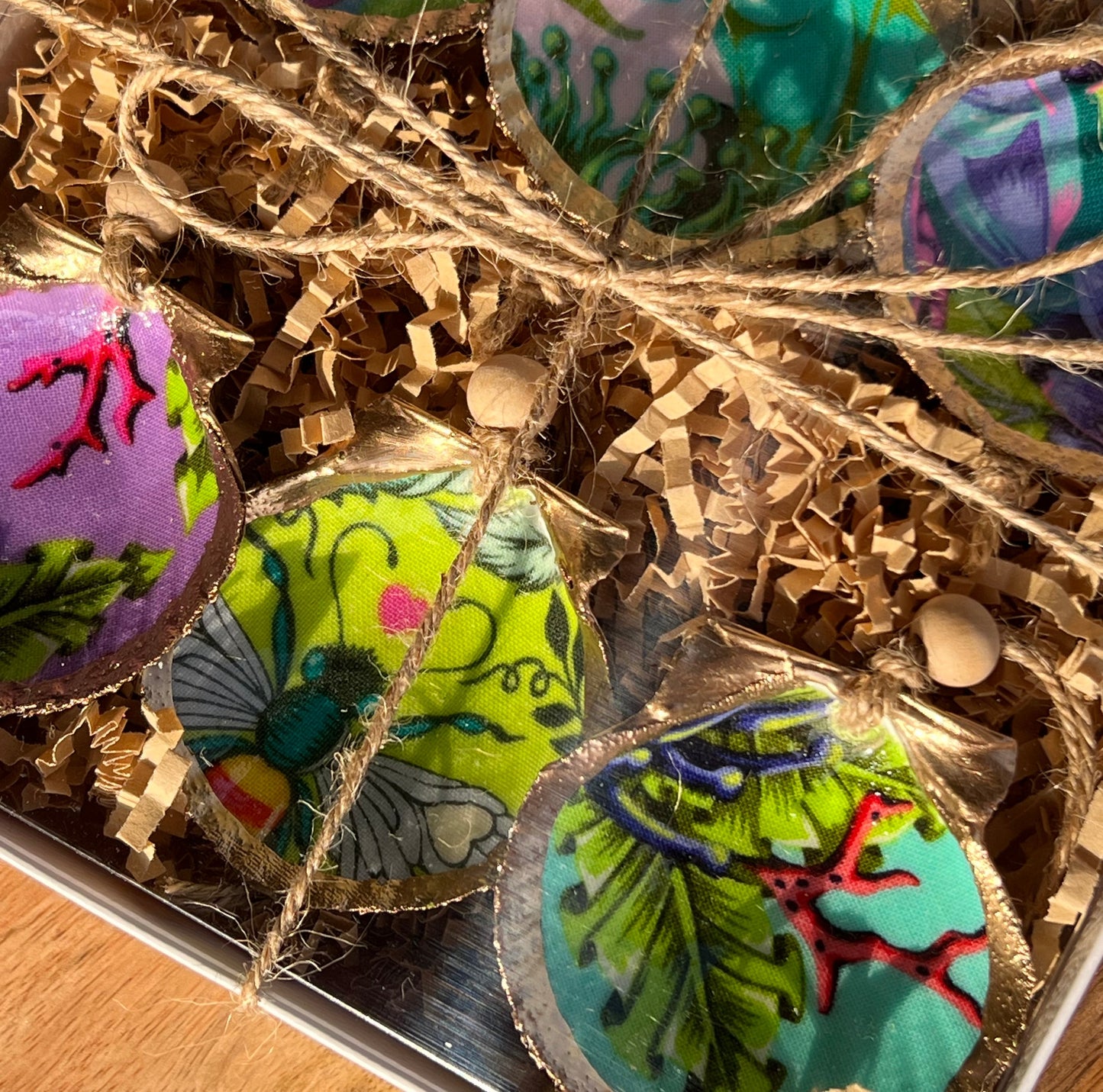Neon Botanica Coastal Shell Ornament Gift Set