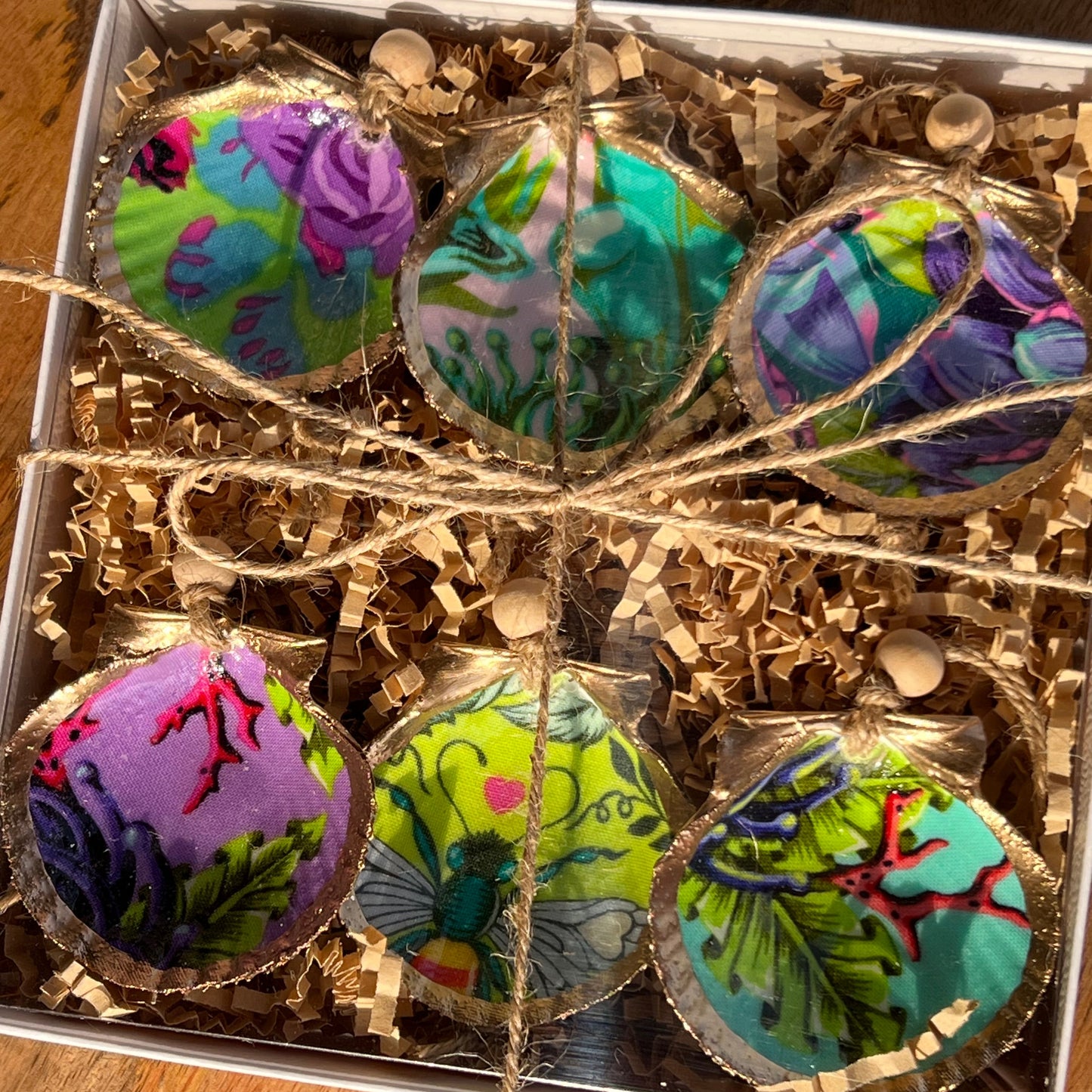 Neon Botanica Coastal Shell Ornament Gift Set
