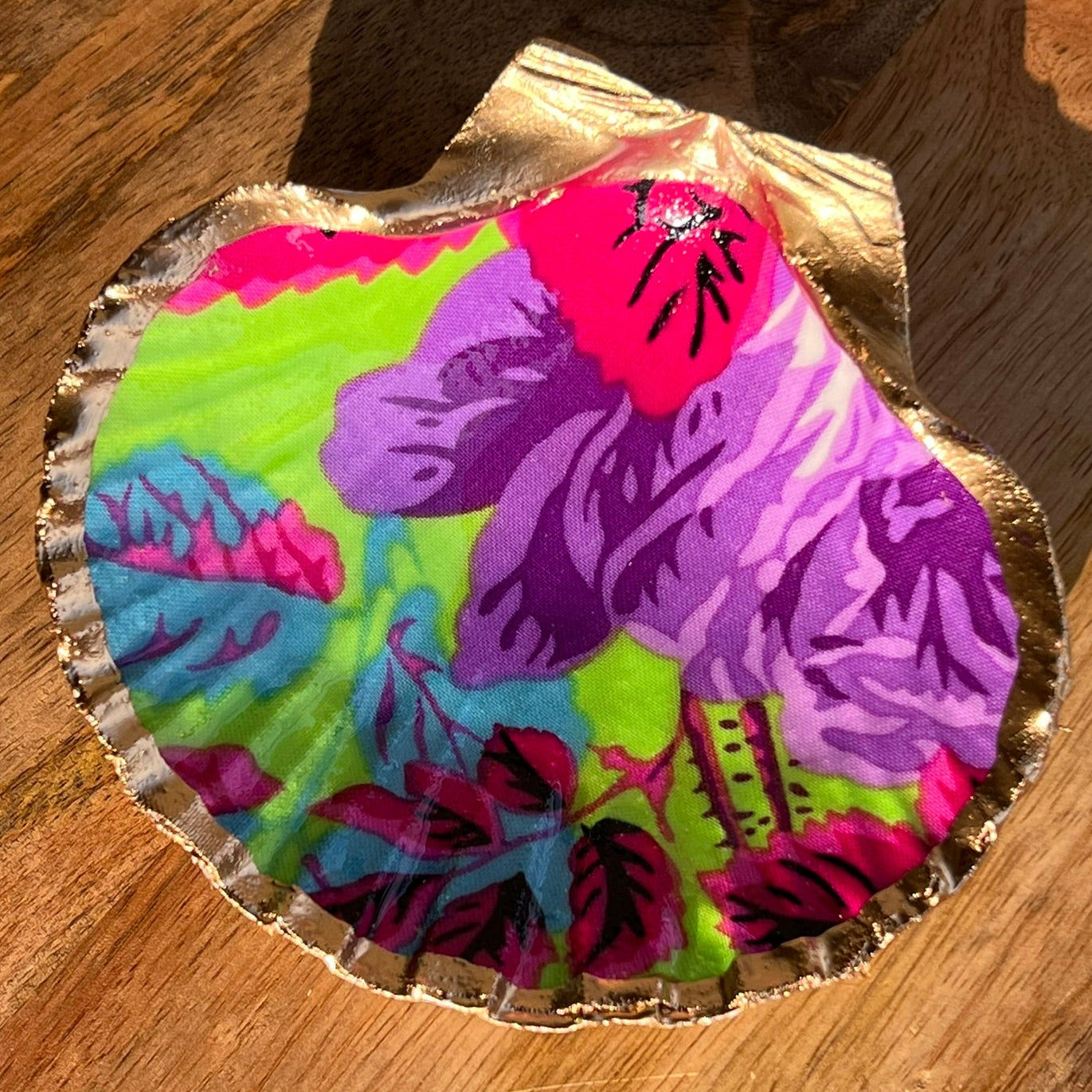 Neon Botanica Coastal Shell – Handcrafted Tropical Seashell Decor