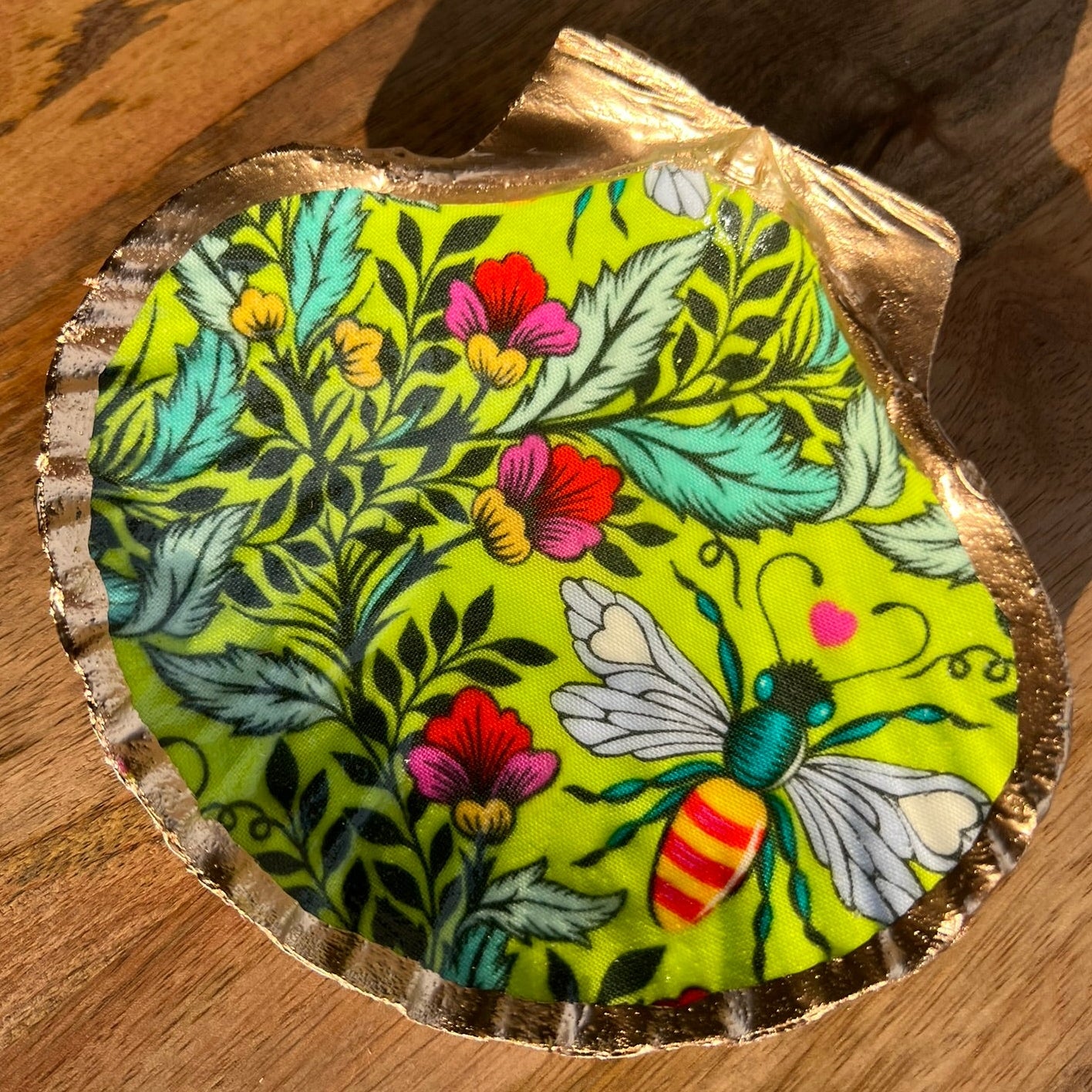 Neon Botanica Coastal Shell – Handcrafted Tropical Seashell Decor