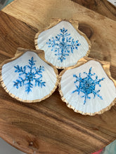 Load image into Gallery viewer, Blue Snowflakes Hanging Shells
