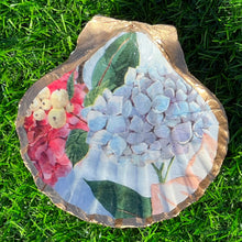 Load image into Gallery viewer, Floral Trinket Shell
