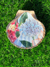 Load image into Gallery viewer, Hydrangea Floral Trinket Shell
