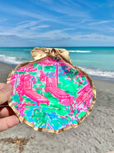 Load image into Gallery viewer, Palm Beach Trinket Shells
