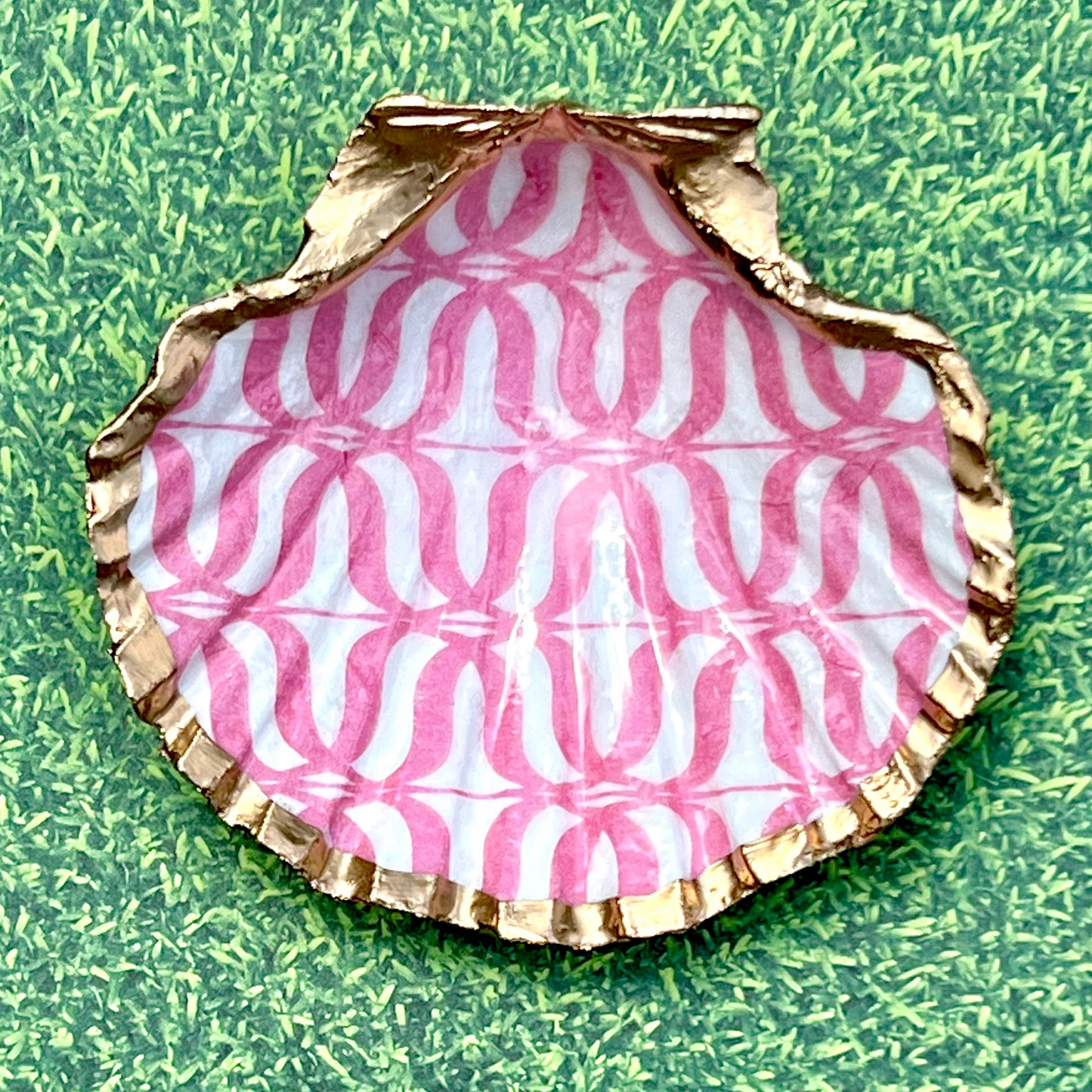 Pink Wavy Trinket Shell